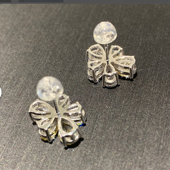 - - 🌸Beautiful Canary and White Prong Set lab Diamond Flower Post Back Ear… - Picture 6 of 10